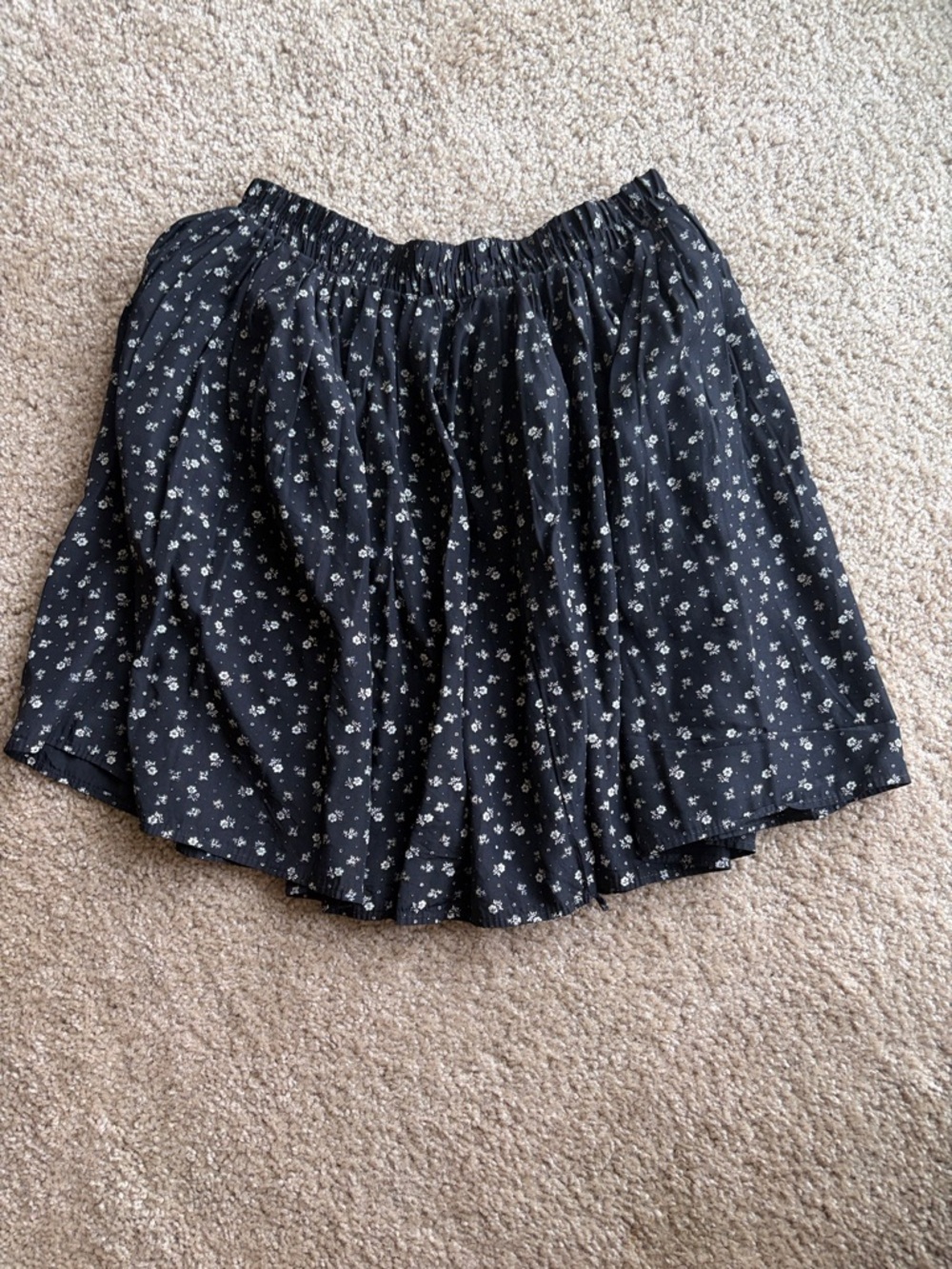 Vintage Black Floral Elastic-Waist Skater Mini Skirt
